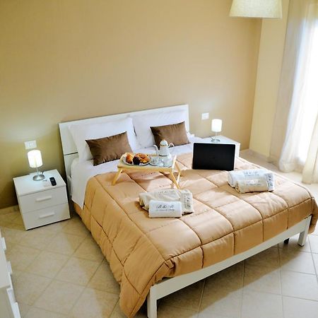 B&B La Casa Di Betty Albanella Eksteriør billede