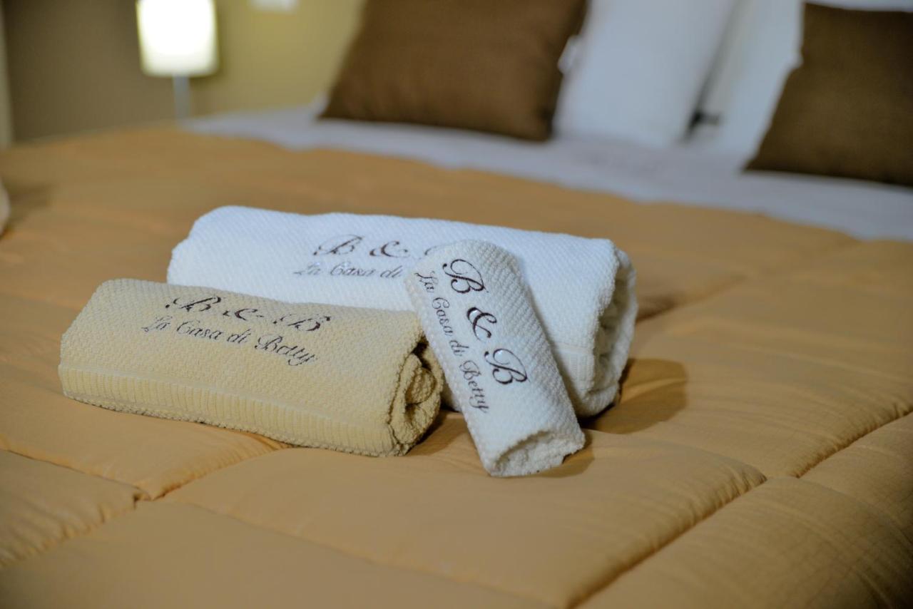 B&B La Casa Di Betty Albanella Eksteriør billede