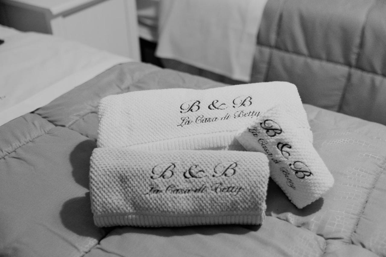 B&B La Casa Di Betty Albanella Eksteriør billede
