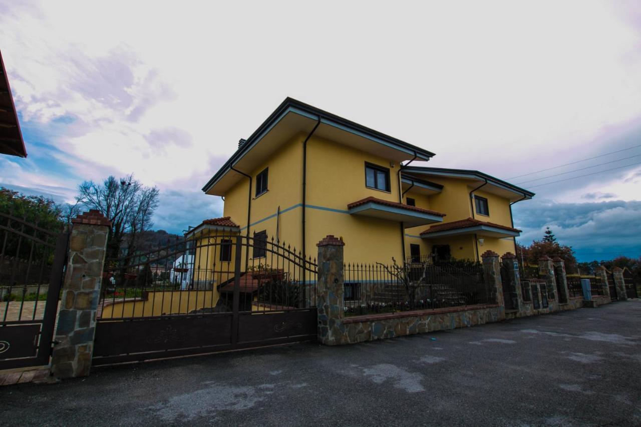 B&B La Casa Di Betty Albanella Eksteriør billede