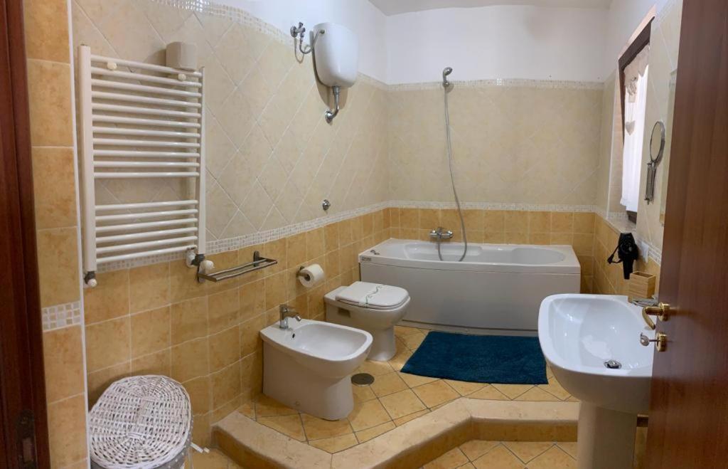 B&B La Casa Di Betty Albanella Eksteriør billede